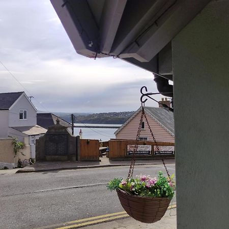 Rose And Crown Hotel & Hope And Anchor Bar Goodwick Exterior photo