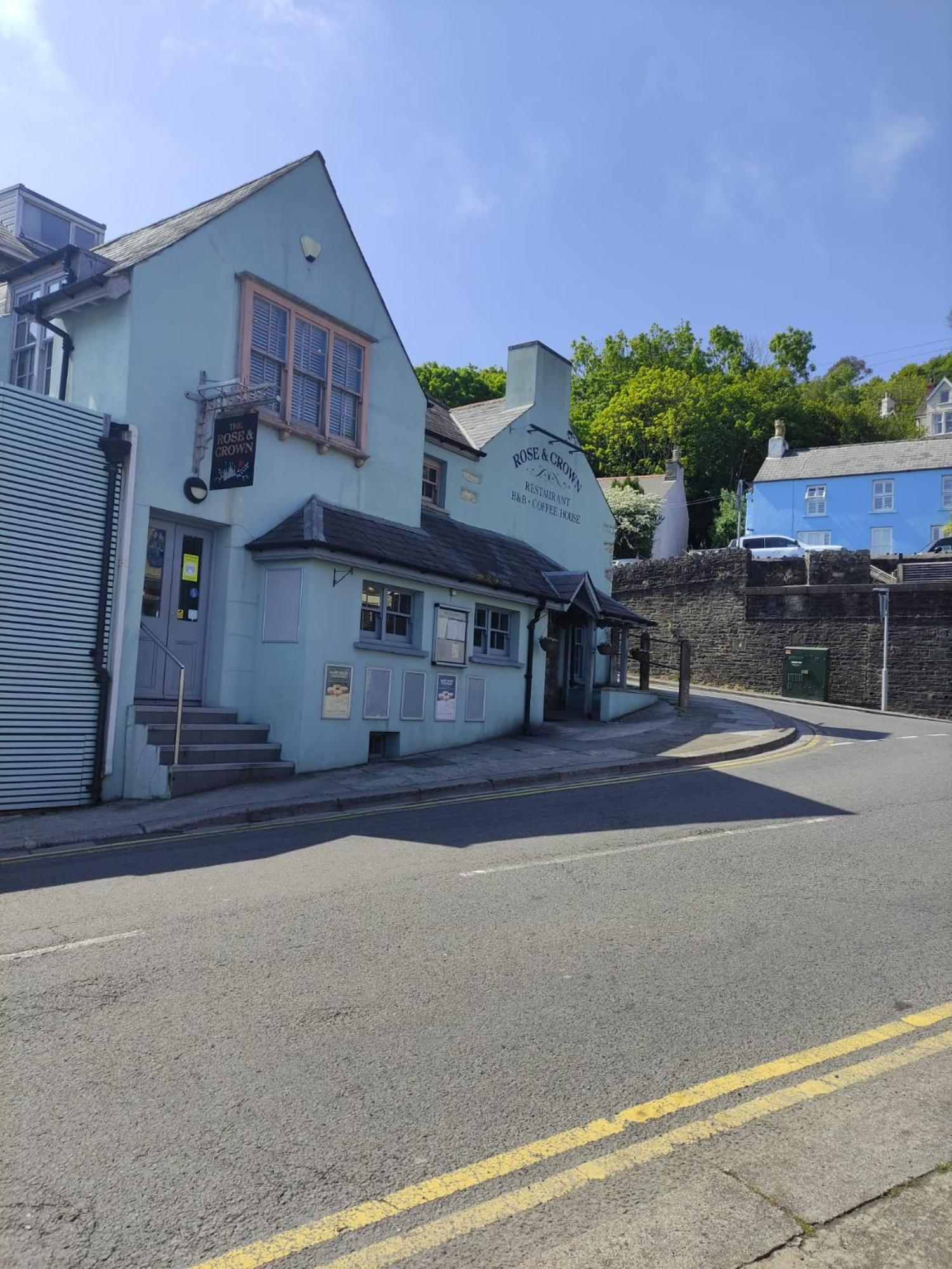 Rose And Crown Hotel & Hope And Anchor Bar Goodwick Exterior photo